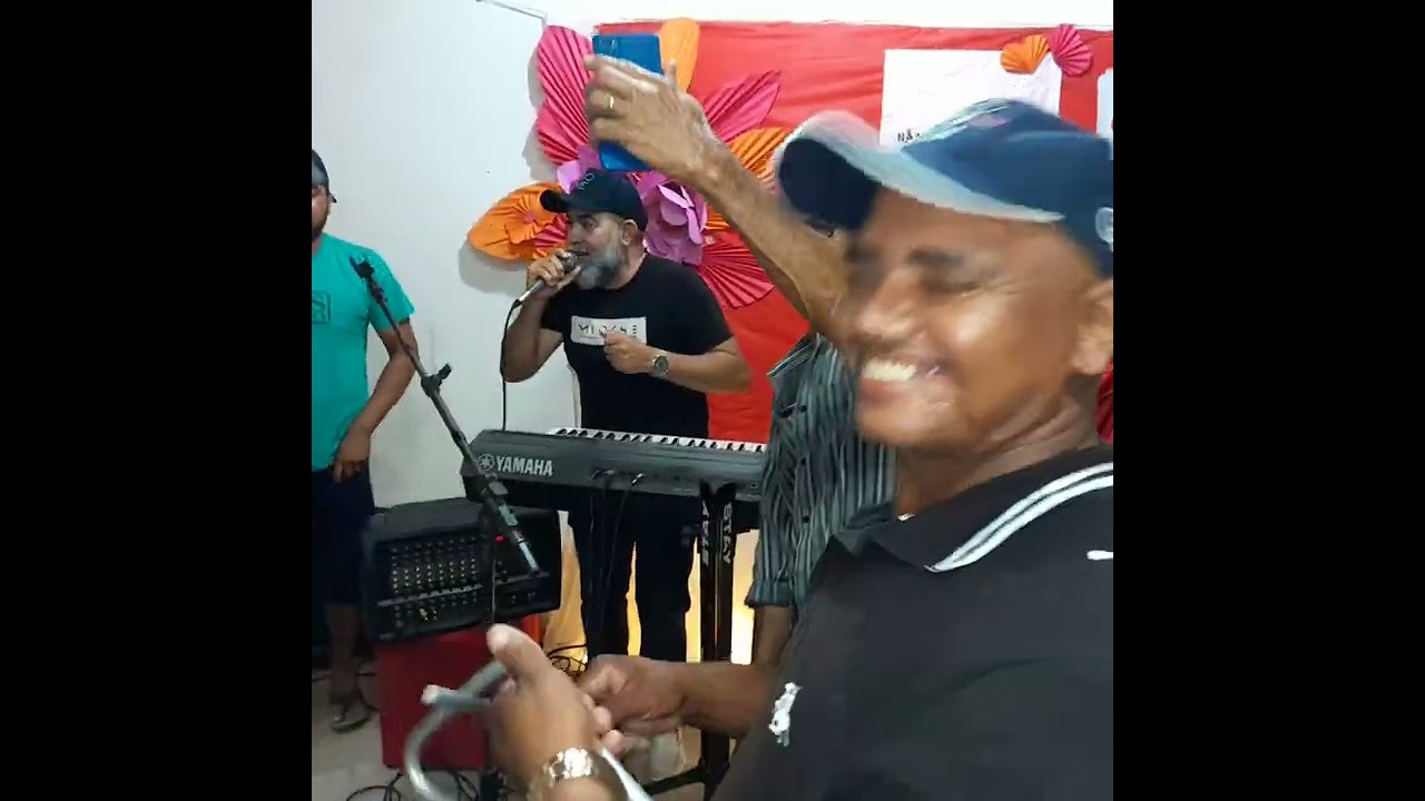 Igor tocando muito forró  e Luiz anjo  dançado