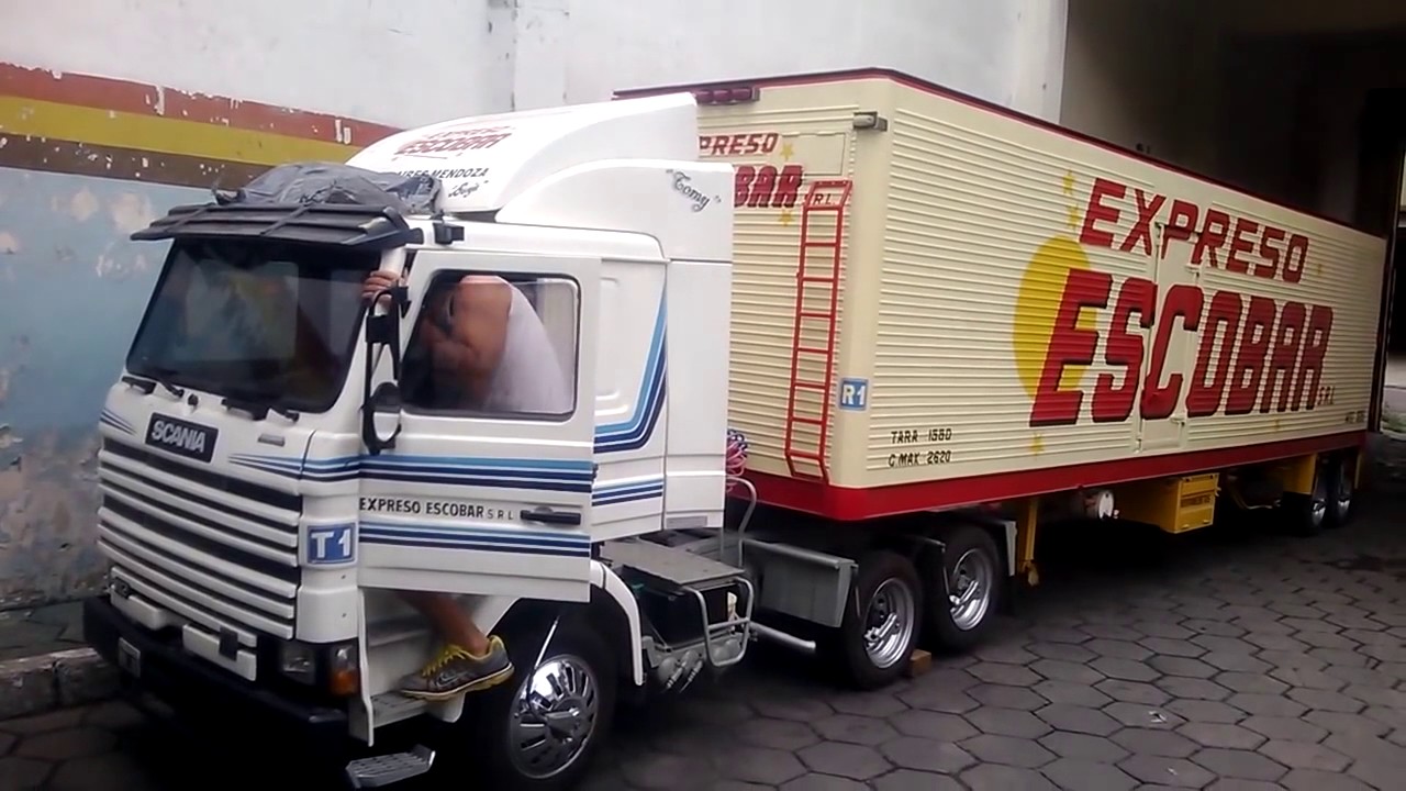 Mini-Caminh&atilde;o Scania tem a metade do tamanho do original