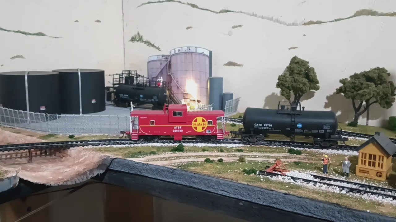 HO SP GP38-2 switching out some tank cars 