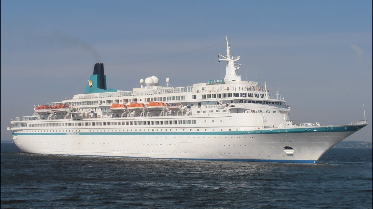 MS Albatros open passasierskip-seisoen in die Baai