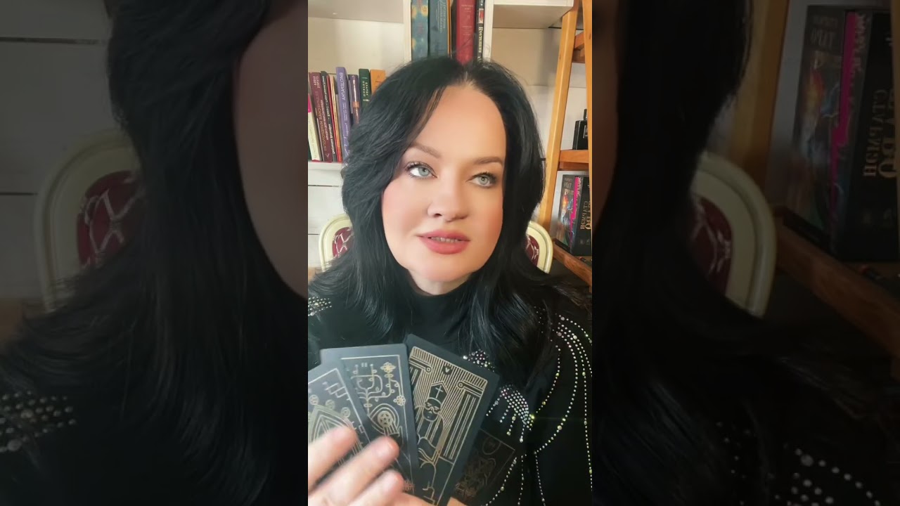 ЧТО ОН ПЛАНИРУЕТ ОТНОСИТЕЛЬНО ВАС🕊️♥️#tarot