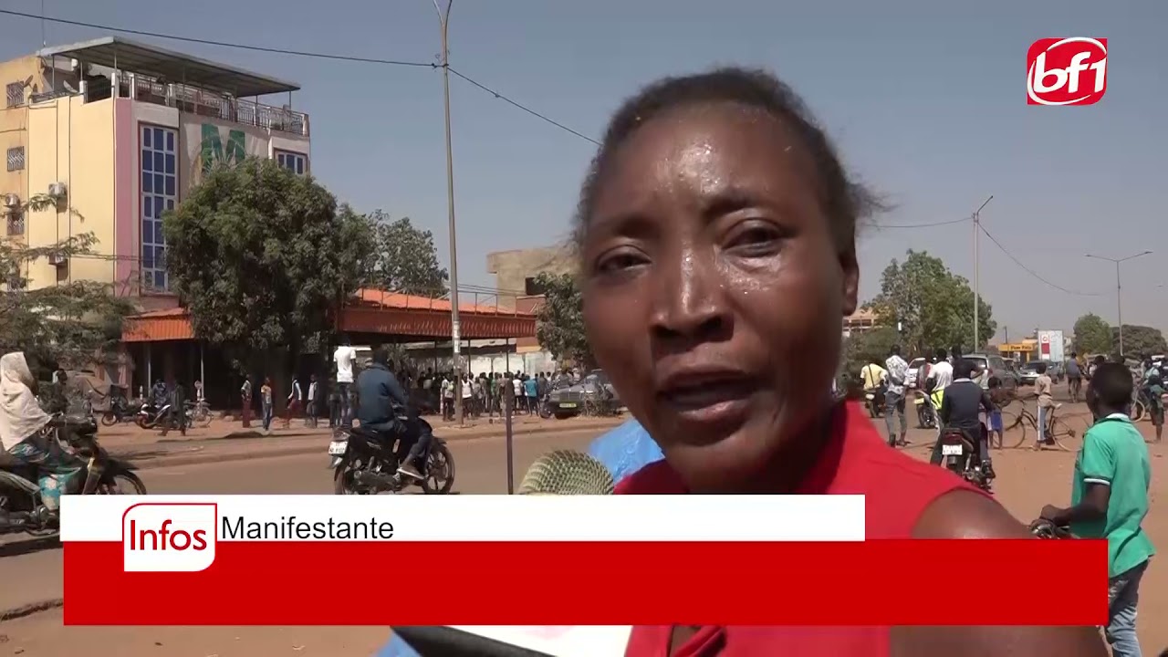 Manifestations Burkina : le siège du de campagne du #MPP (parti au pouvoir) attaqué