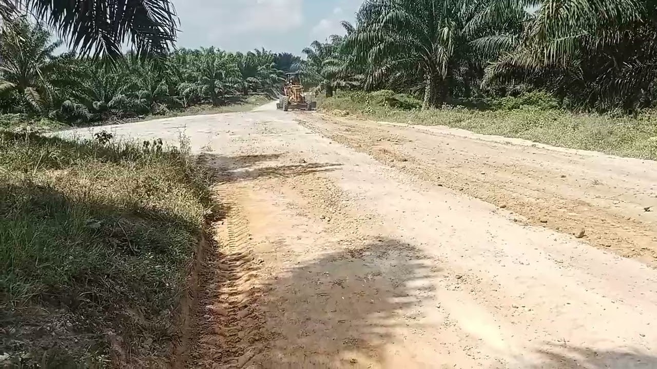 PERBAIKAN JALAN POROS YANG BERLUBANG ❗❗ DENGAN ALAT BERAT GLEDER 