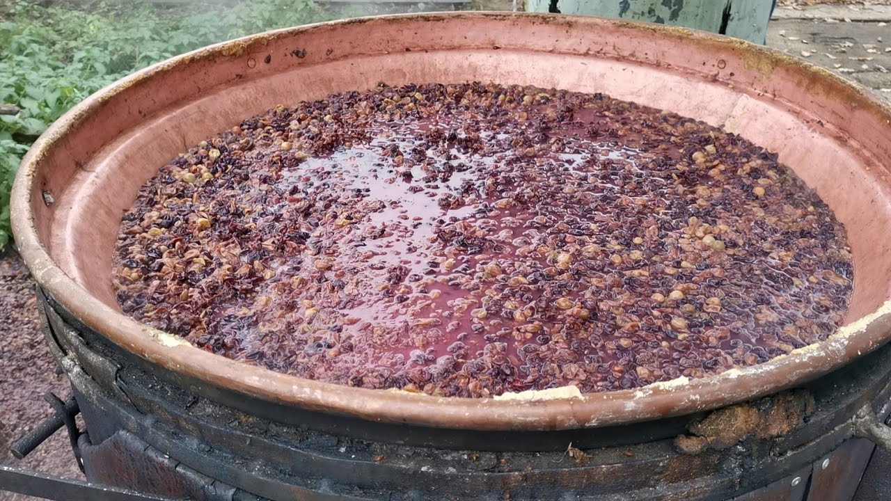 Pečenje Rakije od Grožđa [Komovica] 2020 (Roasting of Grape Brandy [Komovica] 2020).