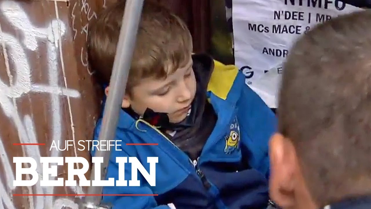 Hat der Junge Alkohol getrunken? Kind bewusstlos am Straßenrand | Auf Streife - Berlin | SAT.1 TV