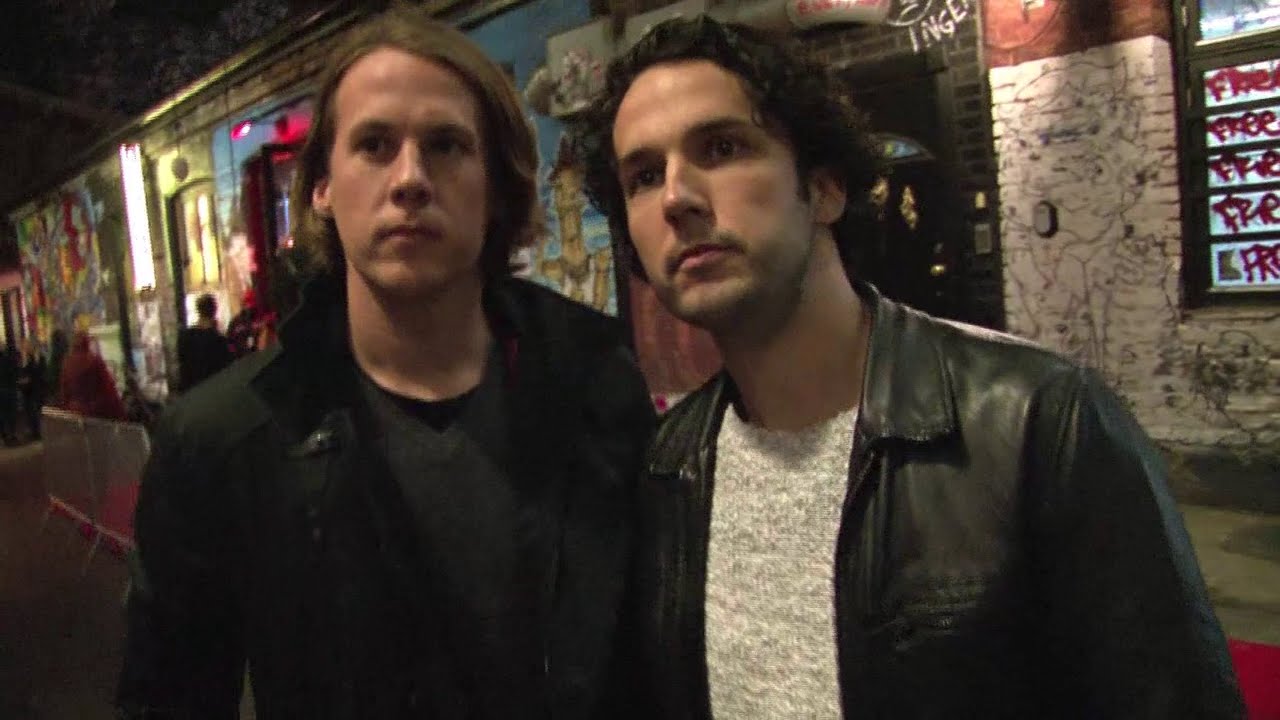Ylvis - &aring;pning for JohnnyLove sin lansering av ny butikk i Oslo [English Subtitles]