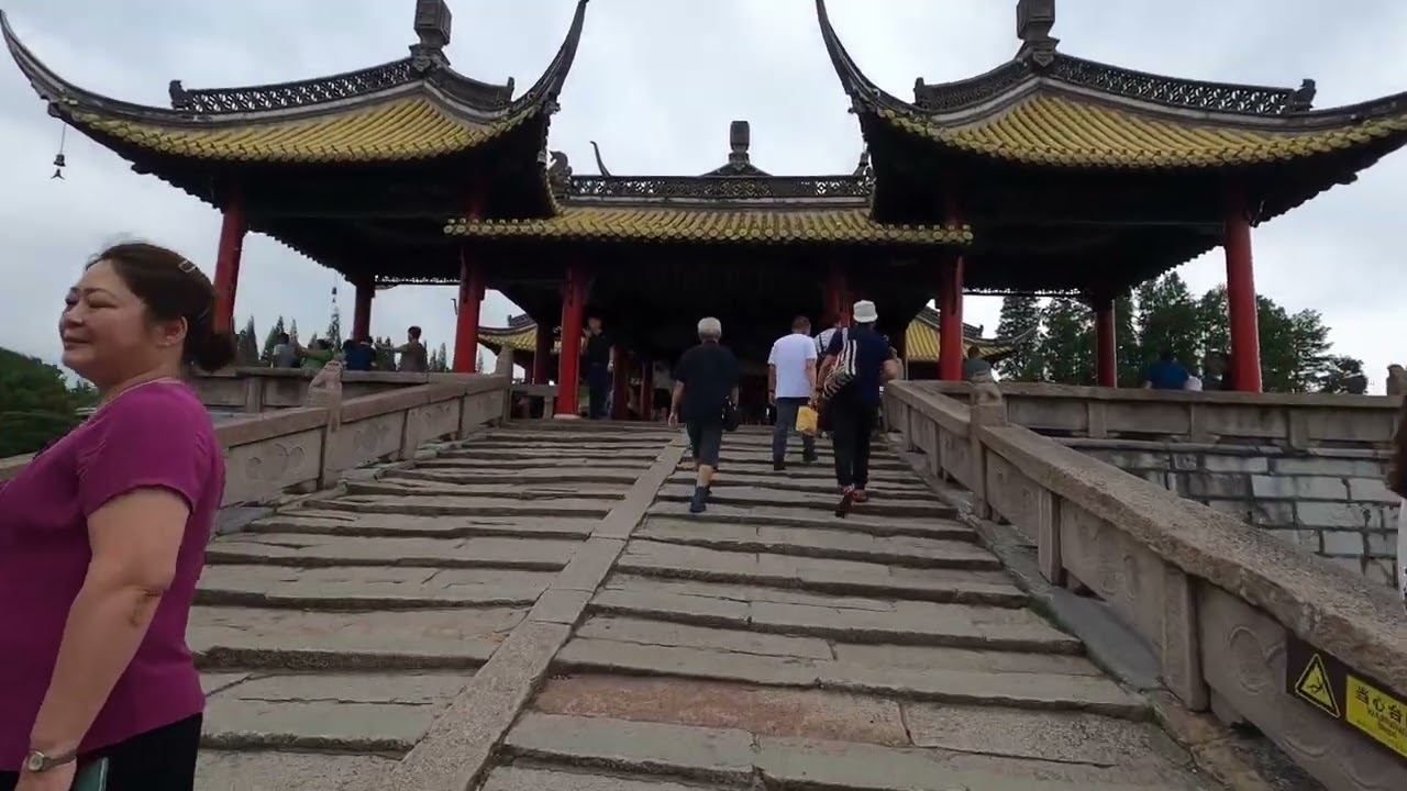A tour at Yangchow Slender west lake 扬州瘦西湖，亭台楼阁