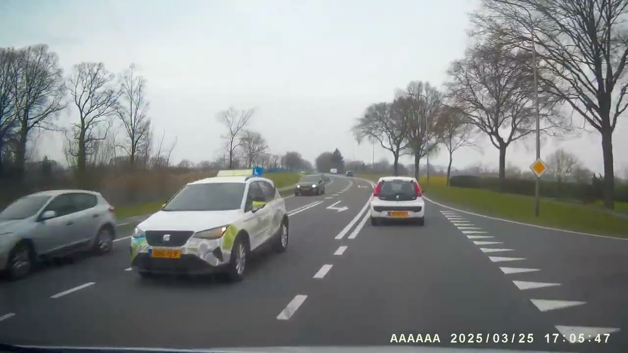 Raalterweg dame kan nog geen bocht fatsoenlijk nemen en dan doe je dit
