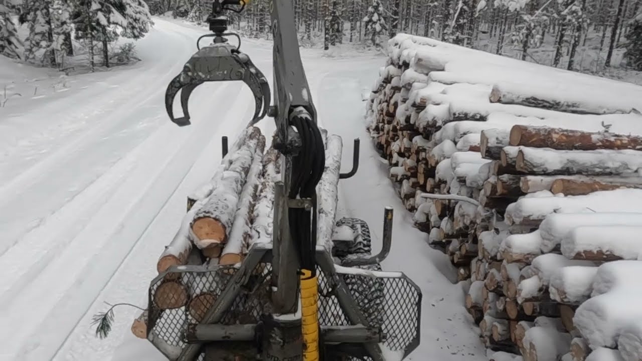 Kuitupuun ajoa telamönkijällä Can-am 6x6  ja Nokka forest