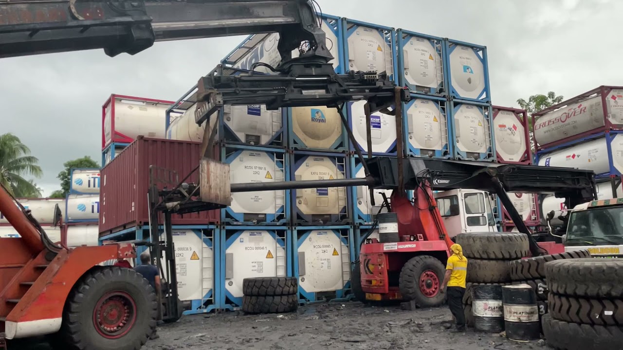 REACH STACKER Extension Boom Cylinder Removal