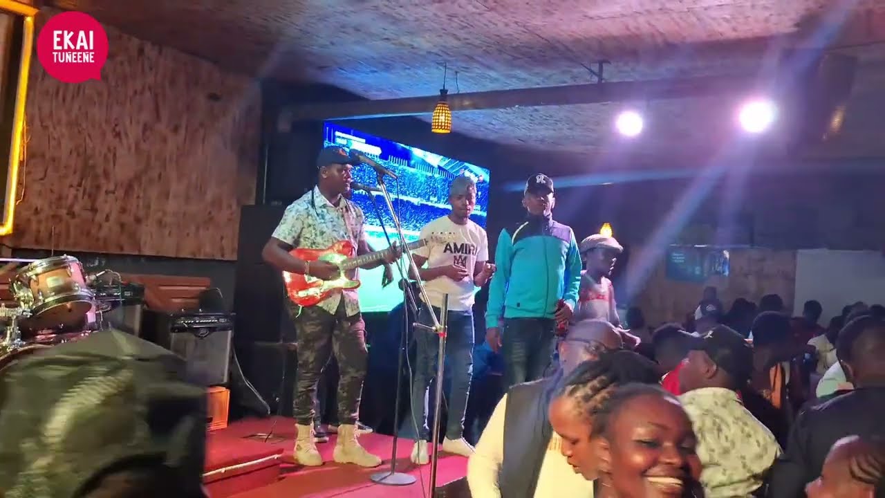 KATUMBI HAVING FUN DURING KANA NICKO (KING OF RHUMBA) LIVE PERFORMANCE