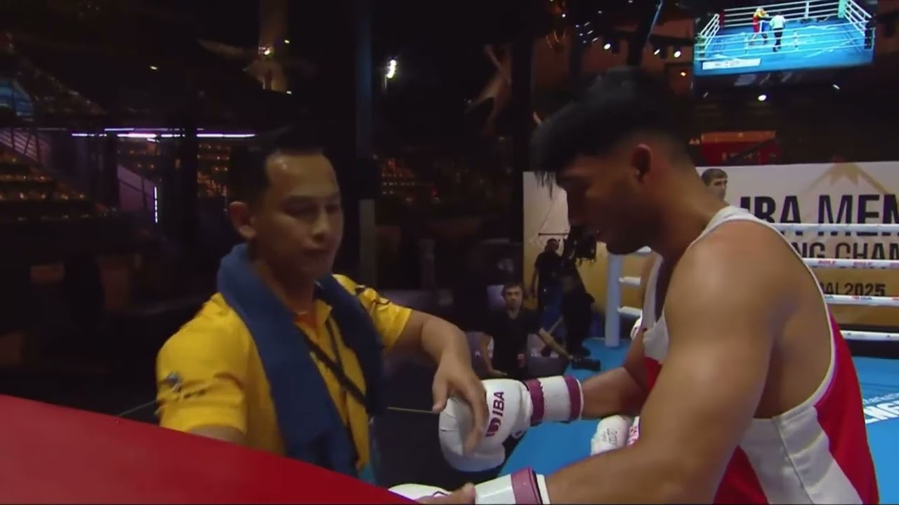 بطولة العالم فوز الملاكم العراقي 🇮🇶 رضا ابو عرب على الملاكم الماليزي 🇲🇾 محمد بن كوثر بنتيجة 5 _ 0 
