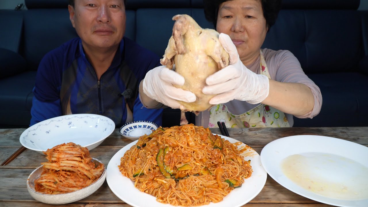 닭 한 마리와 매콤한 비빔국수의 조합! (Bibim noodles with Chicken) 요리&먹방!! - Mukbang eating show
