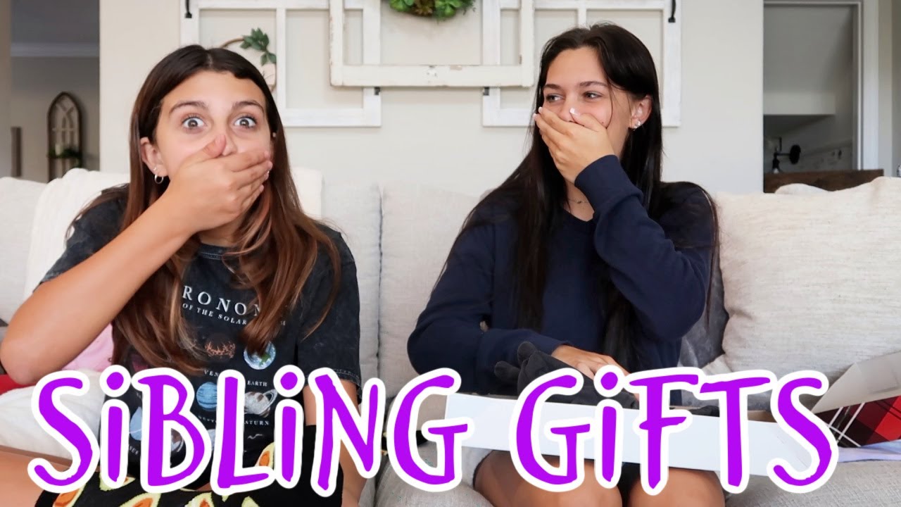 SIBLING GIFT EXCHANGE (SECRET SANTA) OPENING GIFTS! WHAT WE GOT! EMMA AND ELLIE