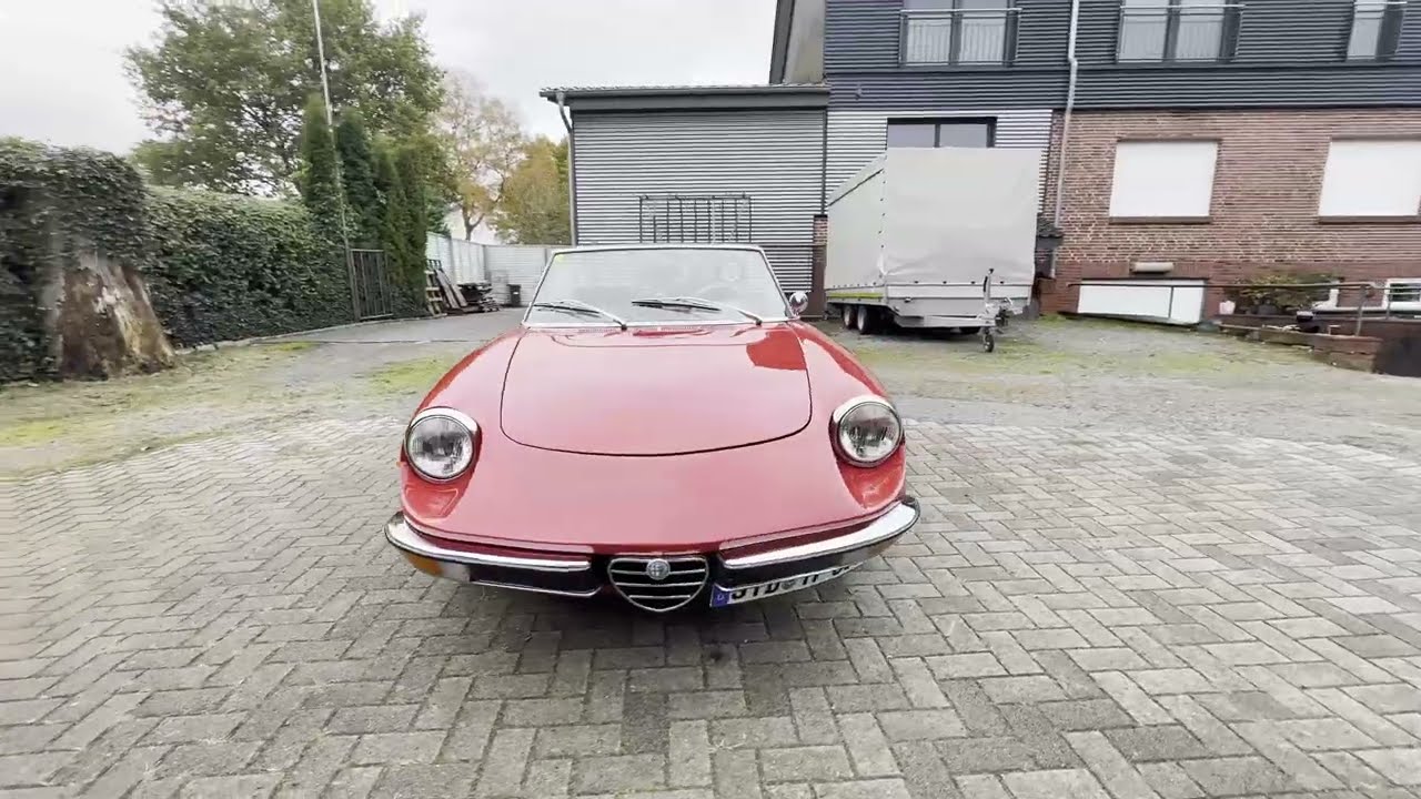 Alfa Romeo Spider 105 (1971) - Walkaround, Interior & Engine