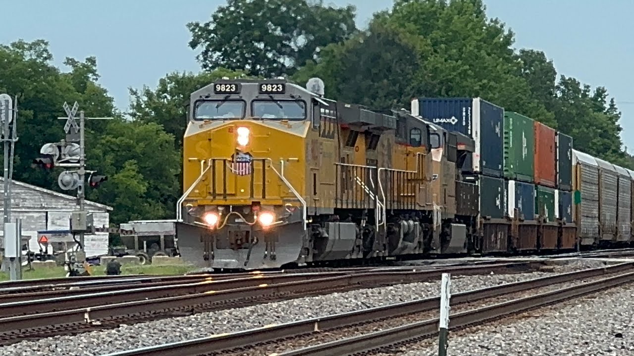 Union Pacific 9823 Crawls Through Bald Knob, Arkansas (ex-Dash 9; Nice Nathan K5H Horn)