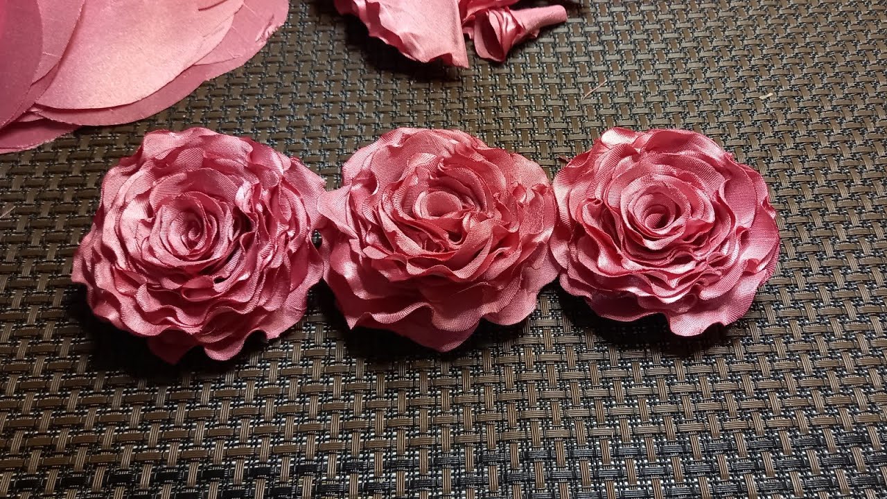 flores de tela paso a pas&oacute; f&aacute;ciles de realizar/flor de c&iacute;rculos ondulada