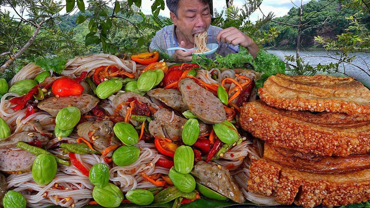 ตำซั่วเปรี้ยวๆเผ็ดๆเค็มนัวใส่สะตอหมูยอ แกล้มหมูกรอบทอดใหม่ๆลำขนาดครับ-01-08-2023-