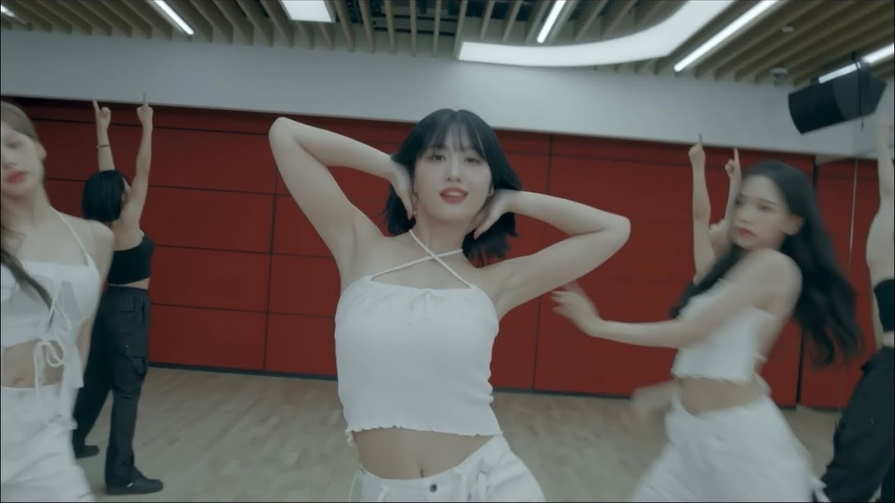 MISAMO Do not touch Choreography Video(Moving Ver.) | MOMO focus