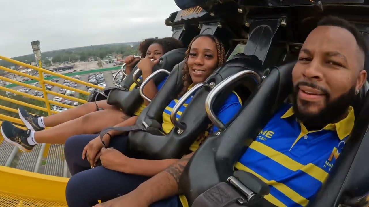 MONTU - BEST INVERT EVER! | #buschgardenstampa  #christmastown | Dec 2022 #pov  #rollercoasters