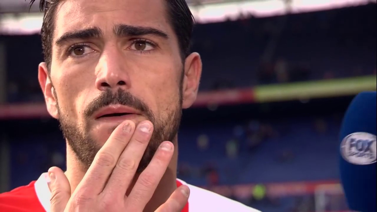 Pell&egrave; gaat niet in discussie met 'Ajax supporter'