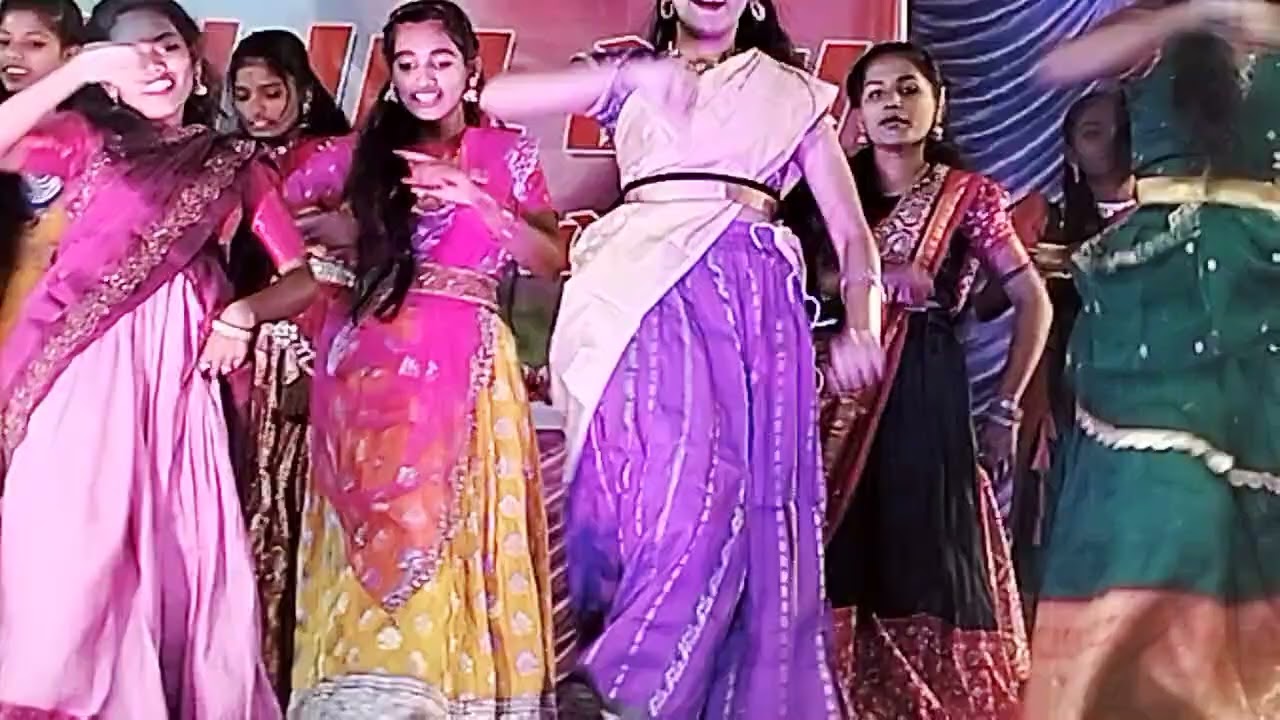 Ranu Mumbai ki Ranu soung  performance by 10th girls choreography erla Rajesh