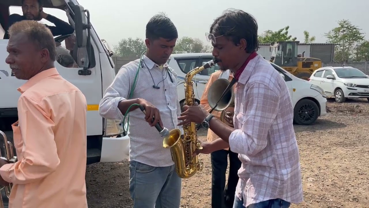 Saraswati Band Amalner song Bharoo phol barsao Mo 9699325687 Mo 9503080823 headphones use
