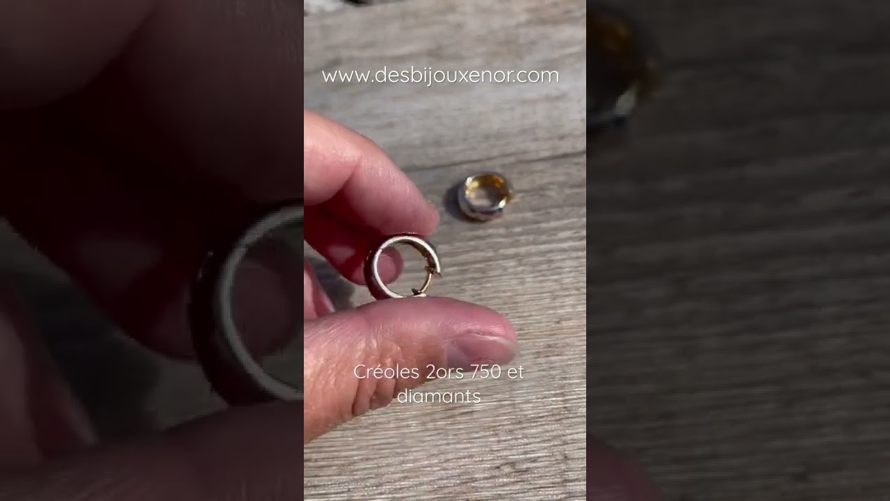 Des bijoux en or : Cr&eacute;oles bicolores en or 18 carats et diamants