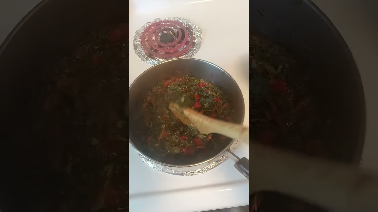 Making a typical ZIMBABWEAN meal, sadza,mfushwa/ mbida lenyama yenkukhu.  GWABIGWABI...