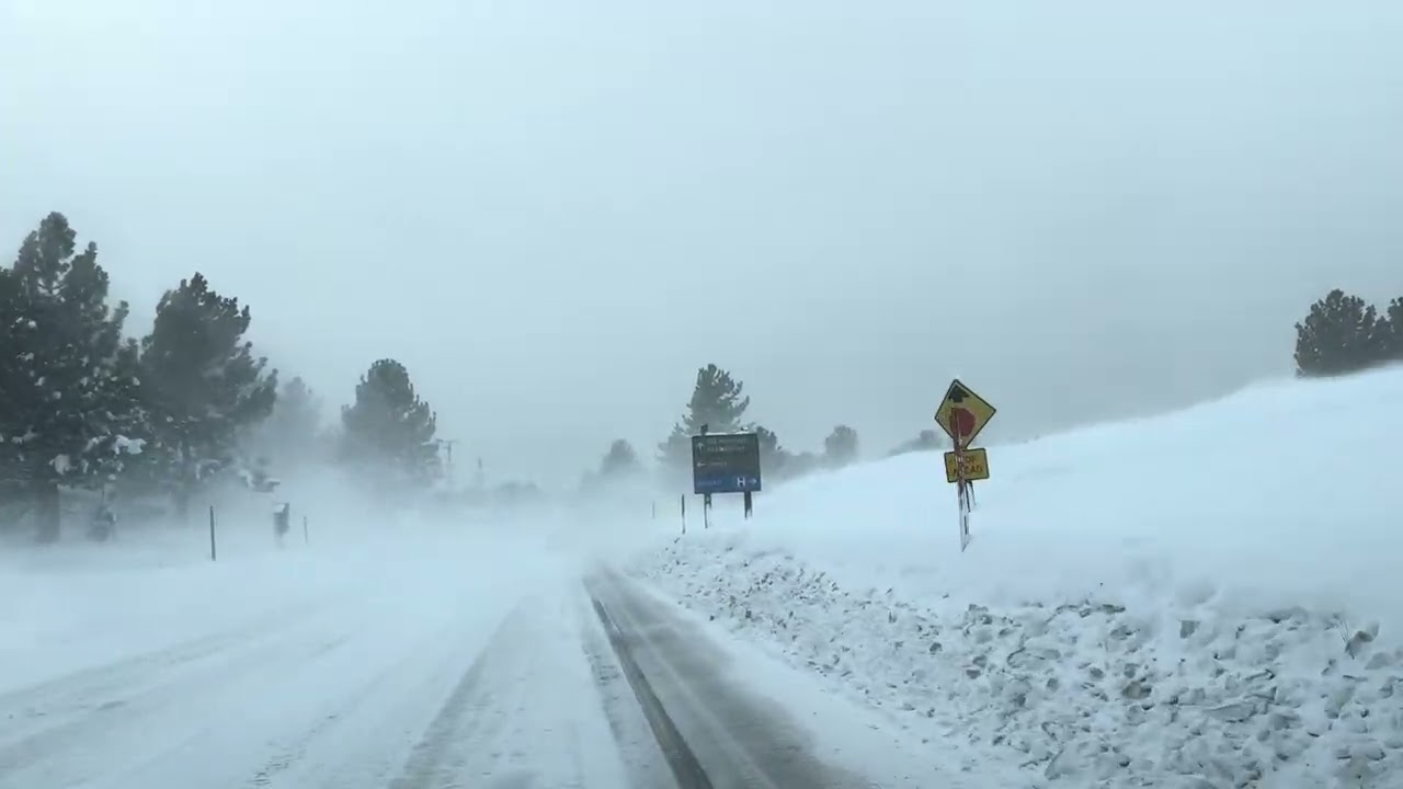 Entry to Mammoth on US-395