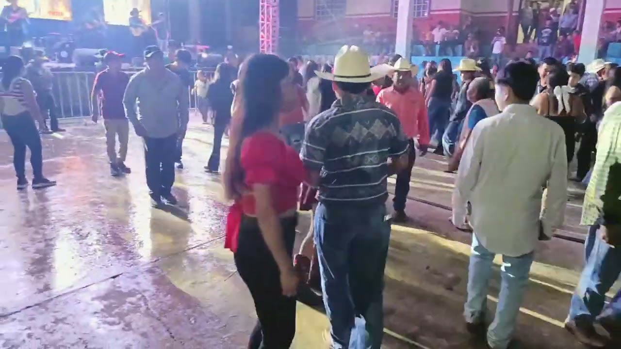 HALCON HUASTECO 🦅🦅EN LA FERIA DE SANTIAGO CENTRO TAMAZUNCHALE 