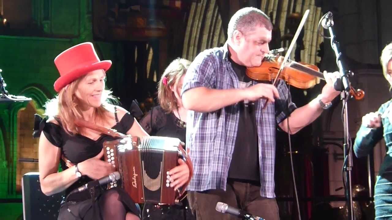 SHARON SHANNON WITH FAMILY & FRIENDS -  