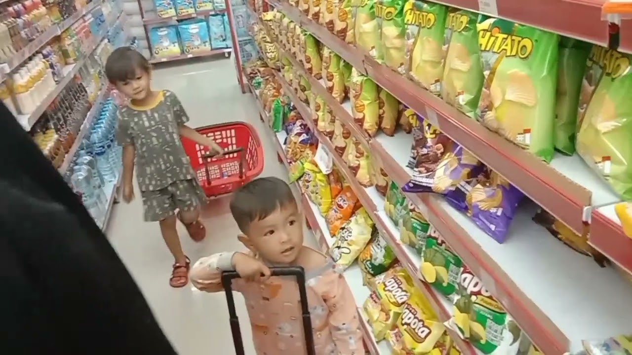 Azka dan alkha borong es krim dan jajan |Azka dan alkha family