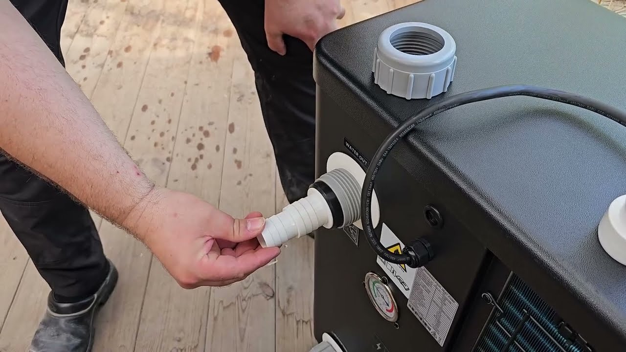 Montering af slanger på varmepumpe - Idalund Design