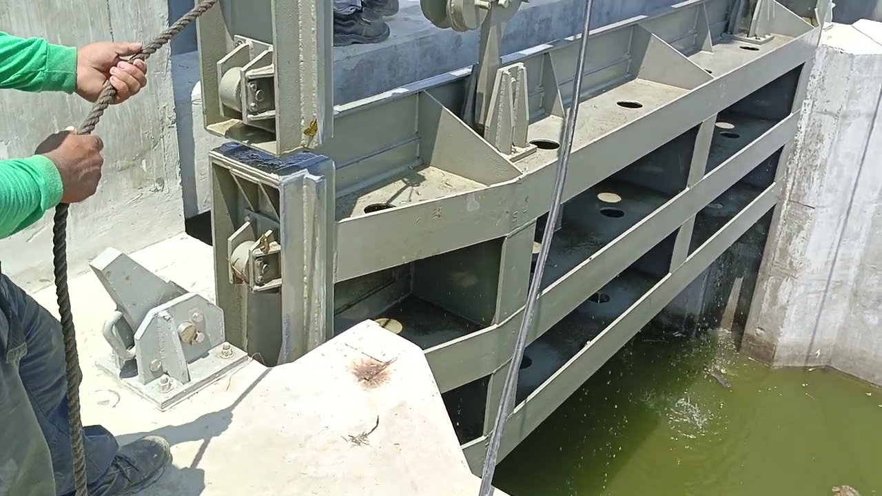 stop log installation flood control