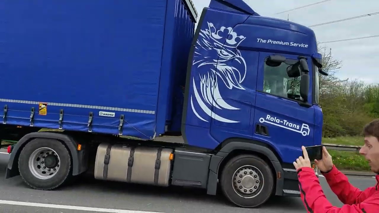 truckspotting at Mottram in longendale hattersly 4.4.24