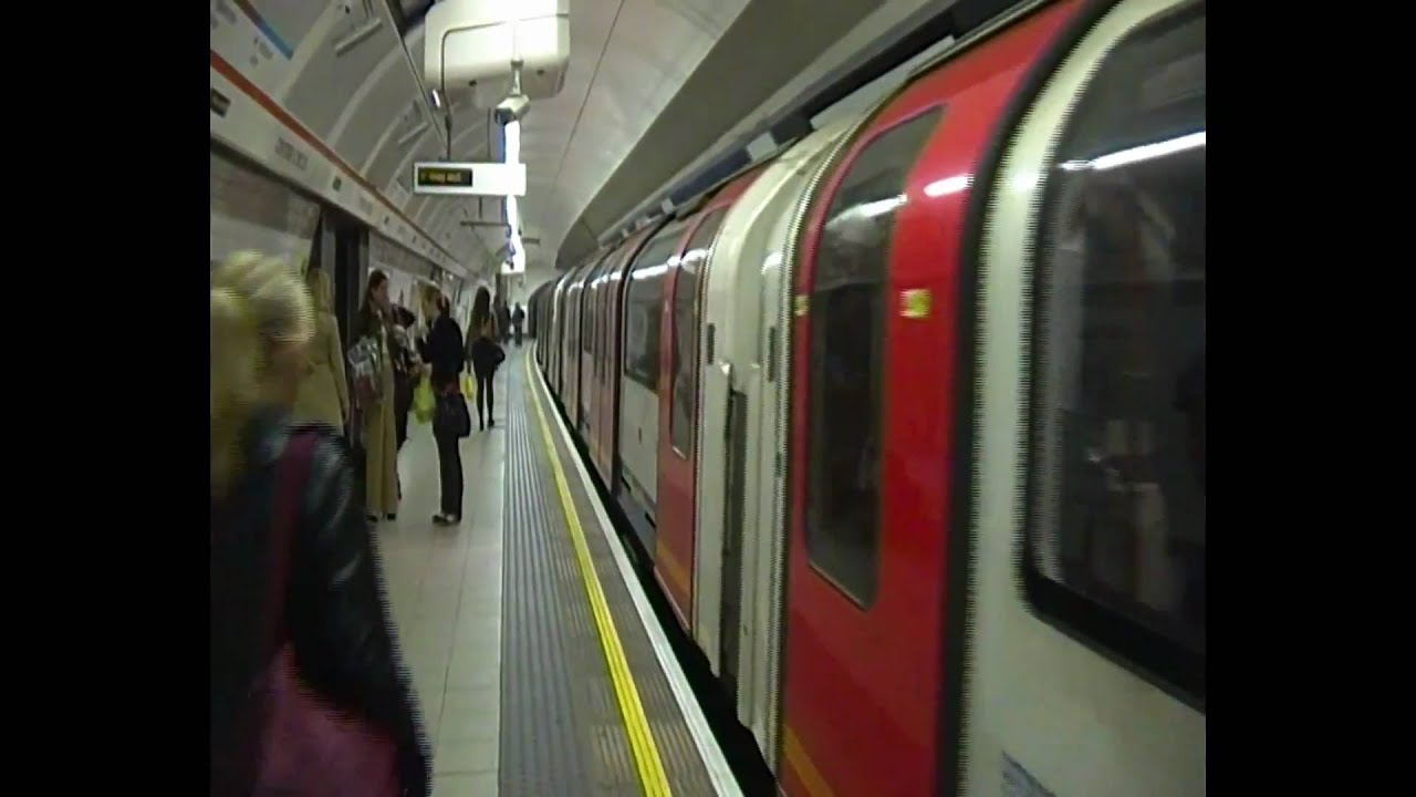 London Underground 1992 Tube Stock Arriving Into Oxford Circus (1st April 2011)