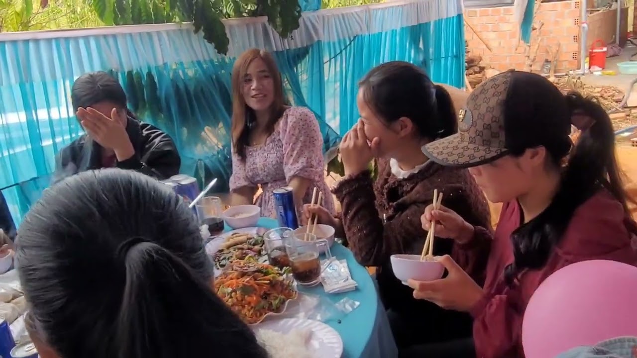 Tiệc thôi nôi 
