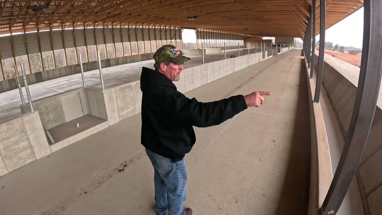 450 head 🐮 Feedlot barn under construction!🚧  🏗️ 