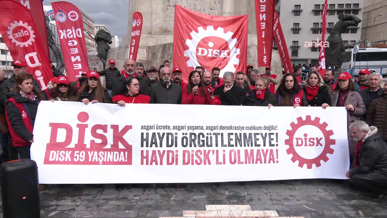 DİSK İç Anadolu Bölge Temsilciliği, Ulus Atatürk Anıtı önünde açıklama yapıyor / Ankara #Canlı