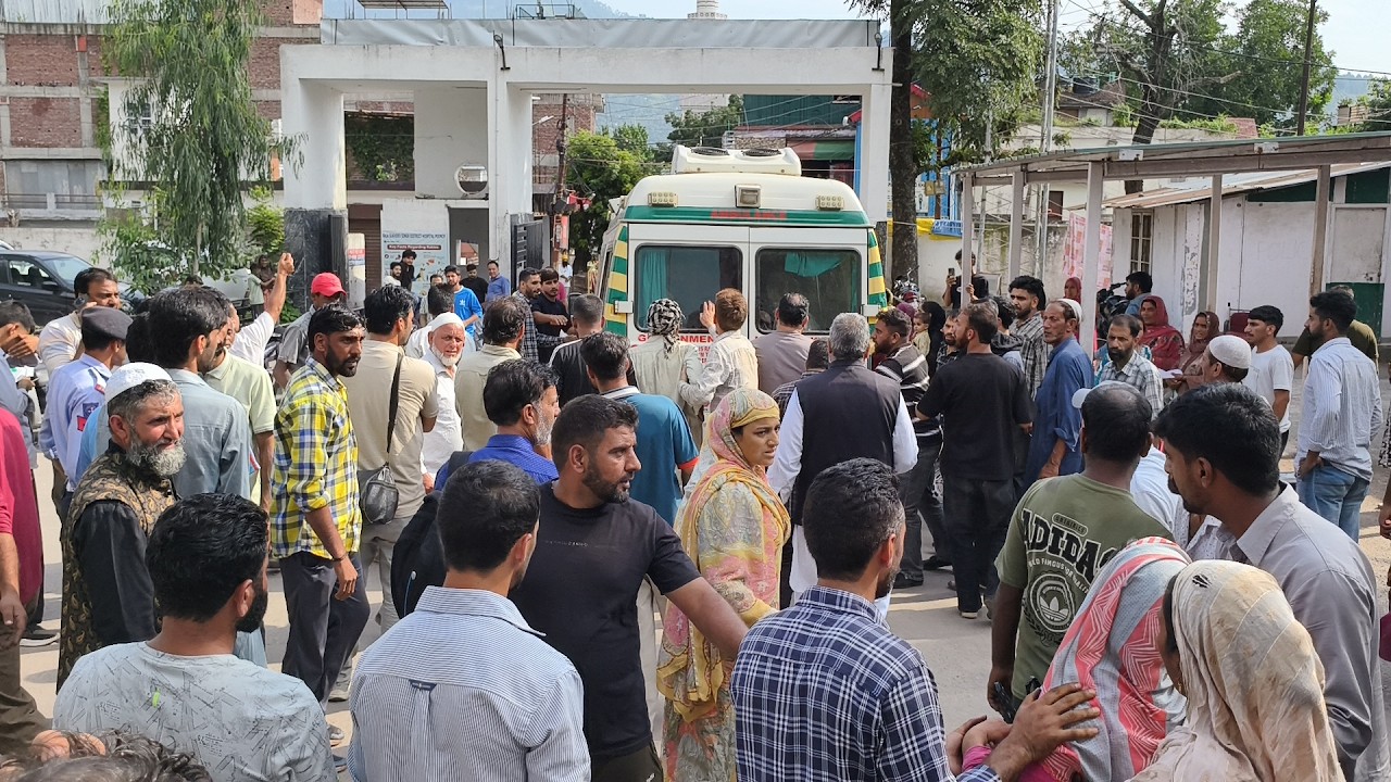 8 Injured as Tata Sumo Falls Off Road in Dunugam Area of Mandi, Poonch