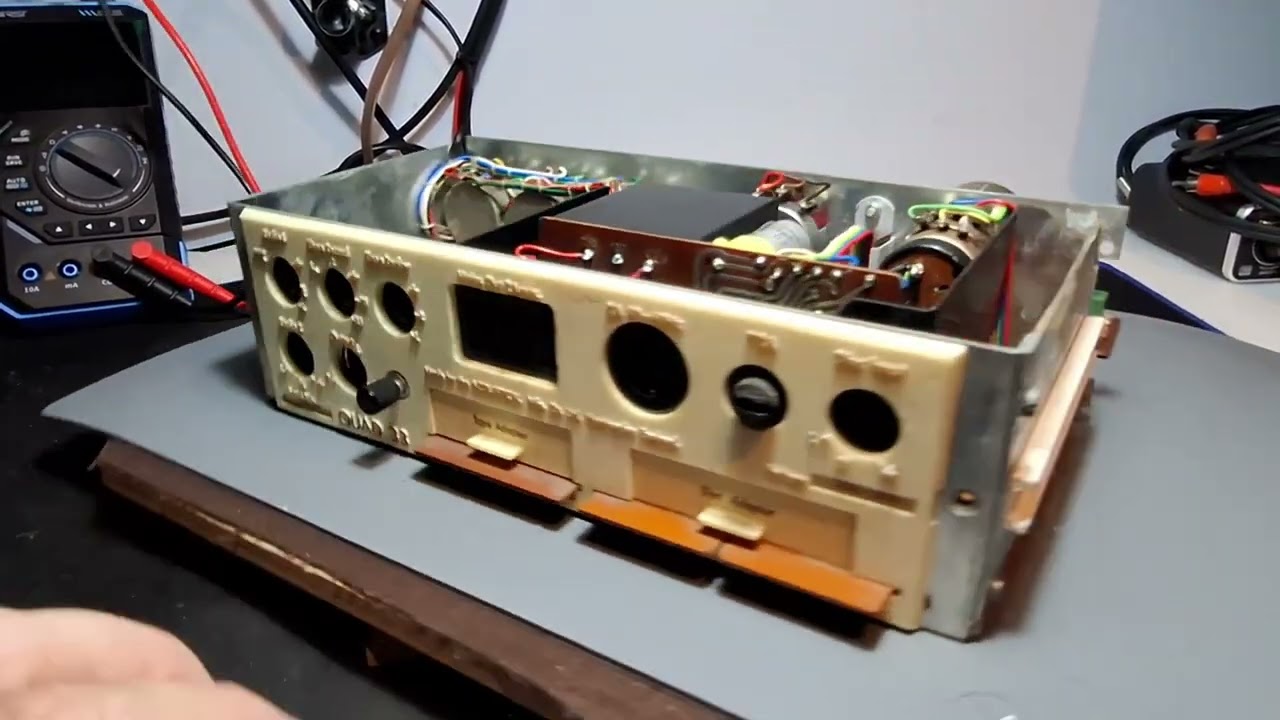 Quad 33 & 303 - Revisão do pré-amplificador