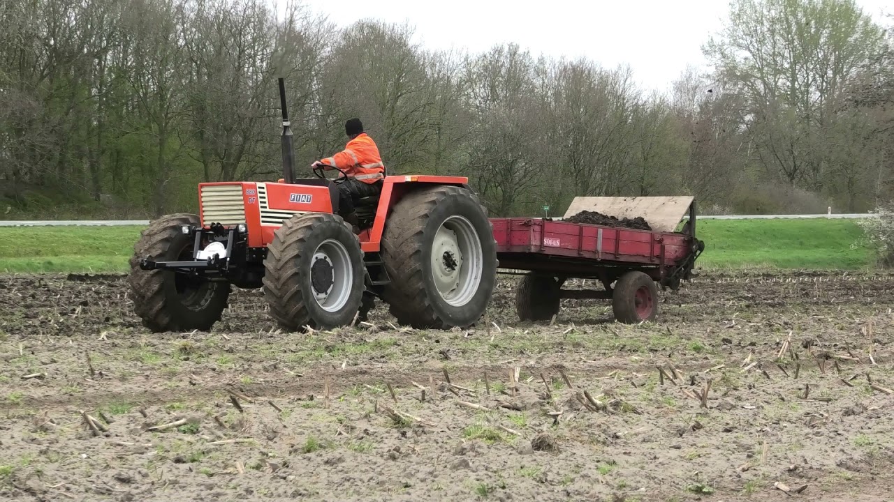 VASTE MEST STROOIEN MET EEN FIAT 880 DT