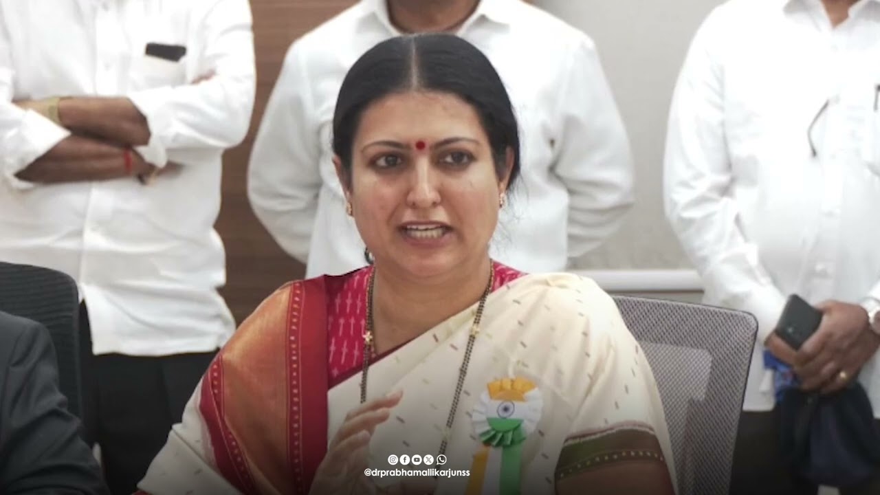 ದಾವಣಗೆರೆಯಲ್ಲಿ ಮಾಧ್ಯಮದವರೊಂದಿಗೆ ಮಾತನಾಡಿದ ಸಂದರ್ಭ..