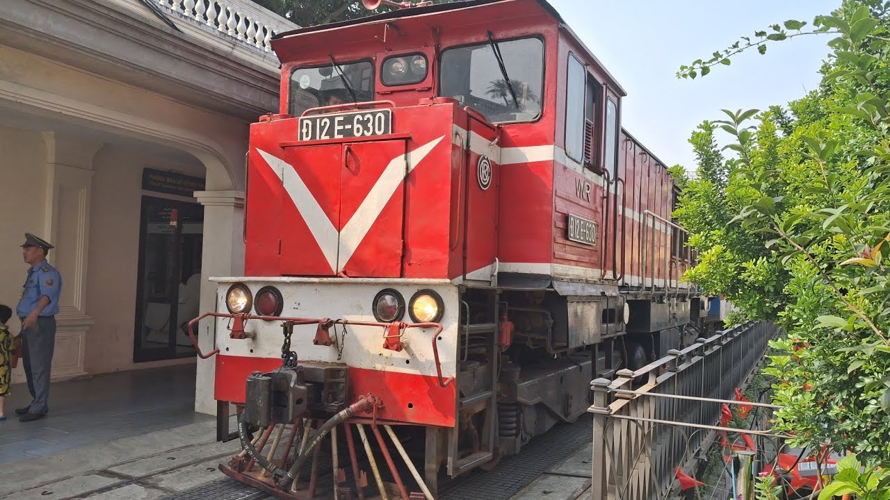 Những Chuyến Tàu đi và về tại Ga Long Biên Hà Nội 