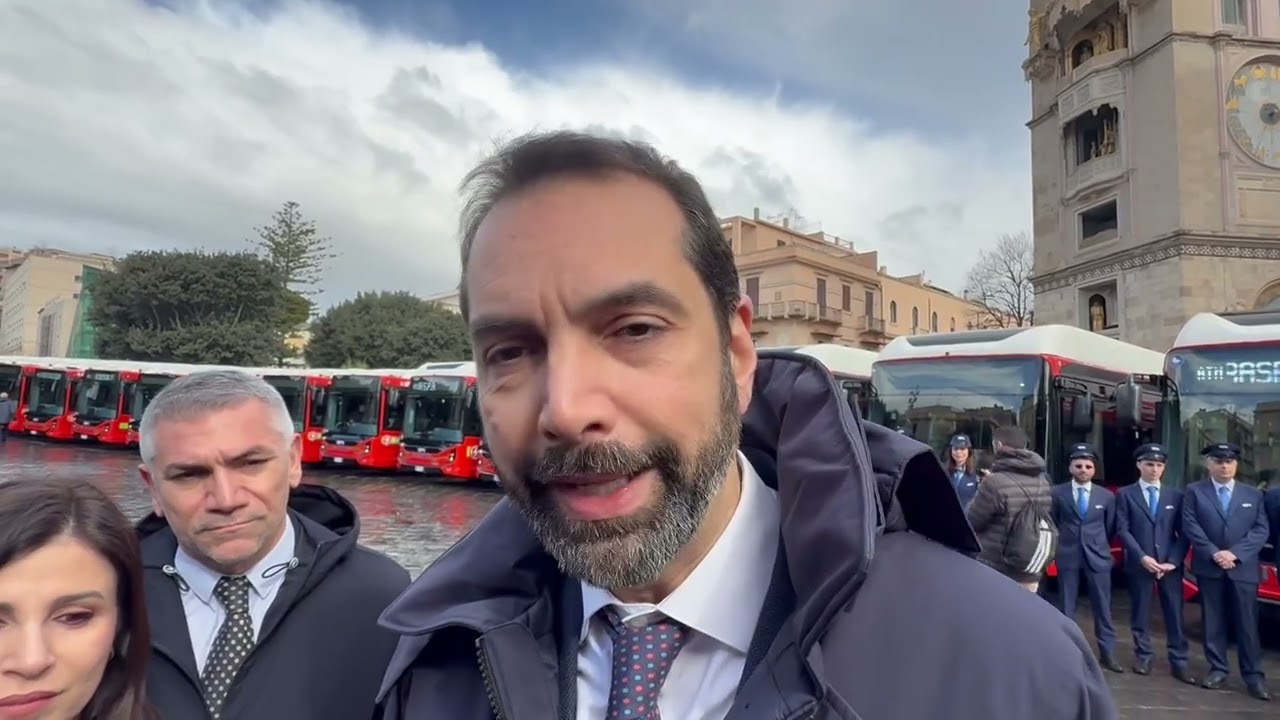 Messina: Piazza Duomo si è tinta di rosso e grigio con i 29 nuovi bus elettrici di Atm