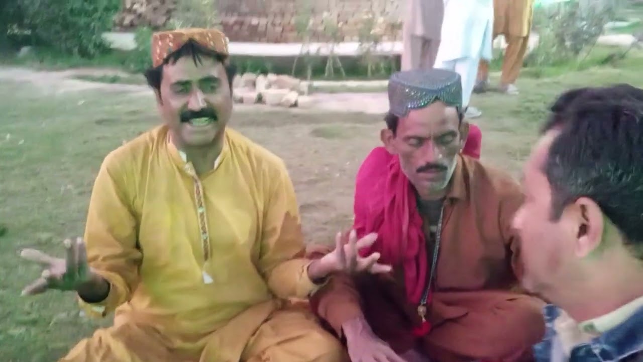 Pakistan k famous poor singer road pay 