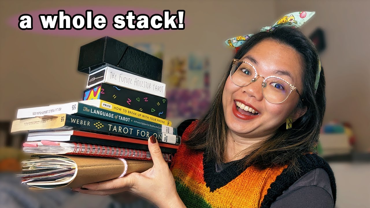 Video Diary: Decluttered decks, sharing tarot books, started MORE journals, & more 📚💬