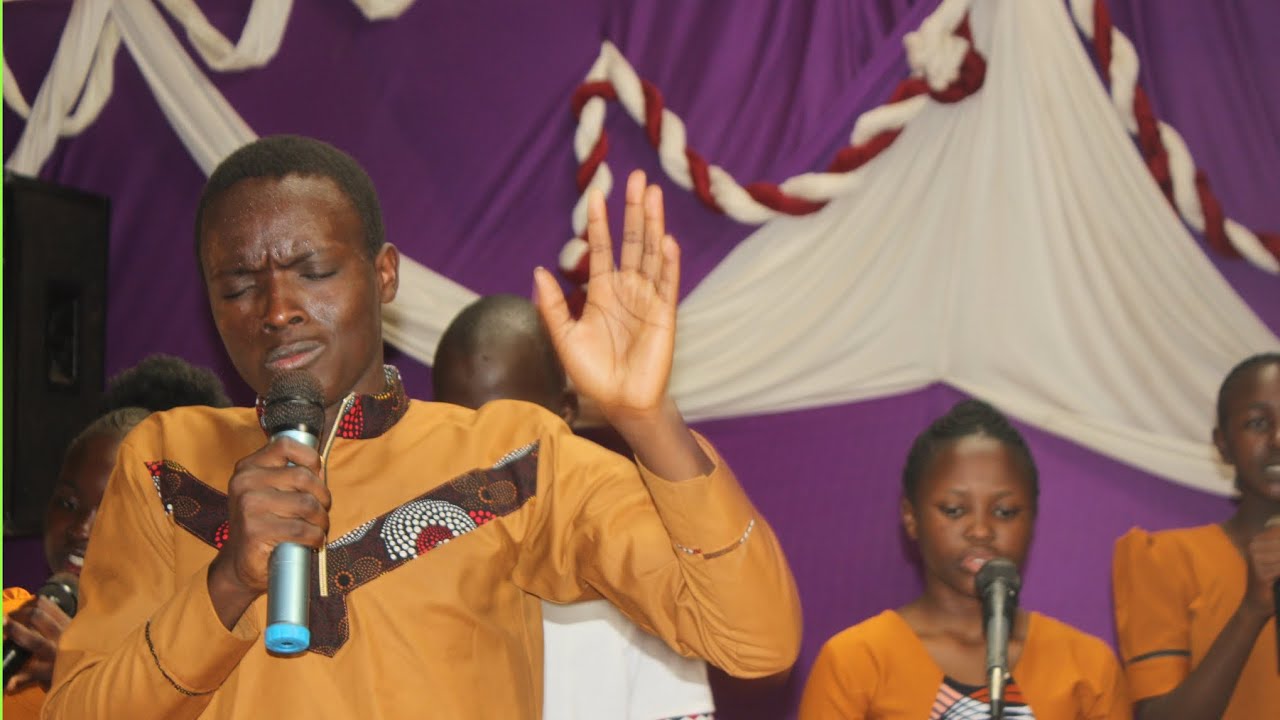 Moment of worship ( Yesu Nishike Mkono Nisizame)