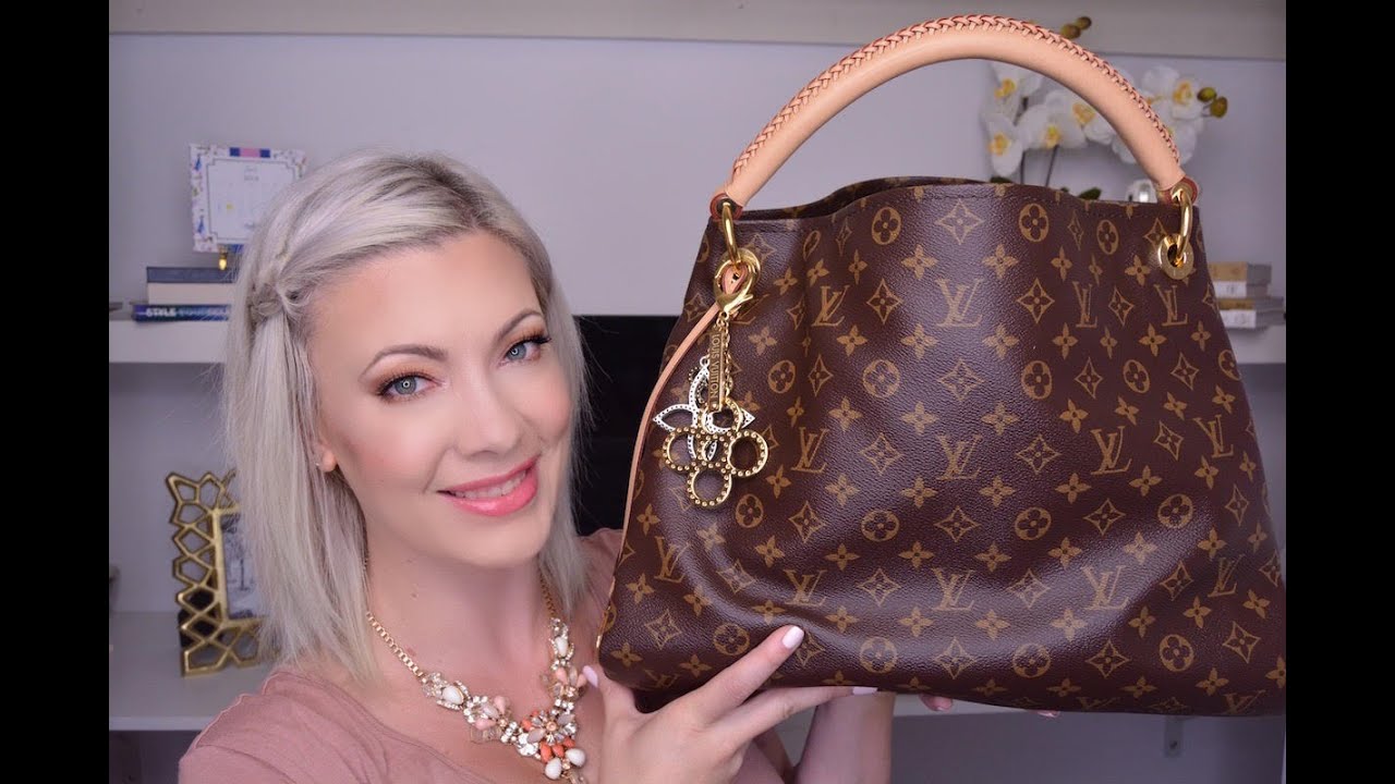 WHAT'S IN MY BAG? July 2016